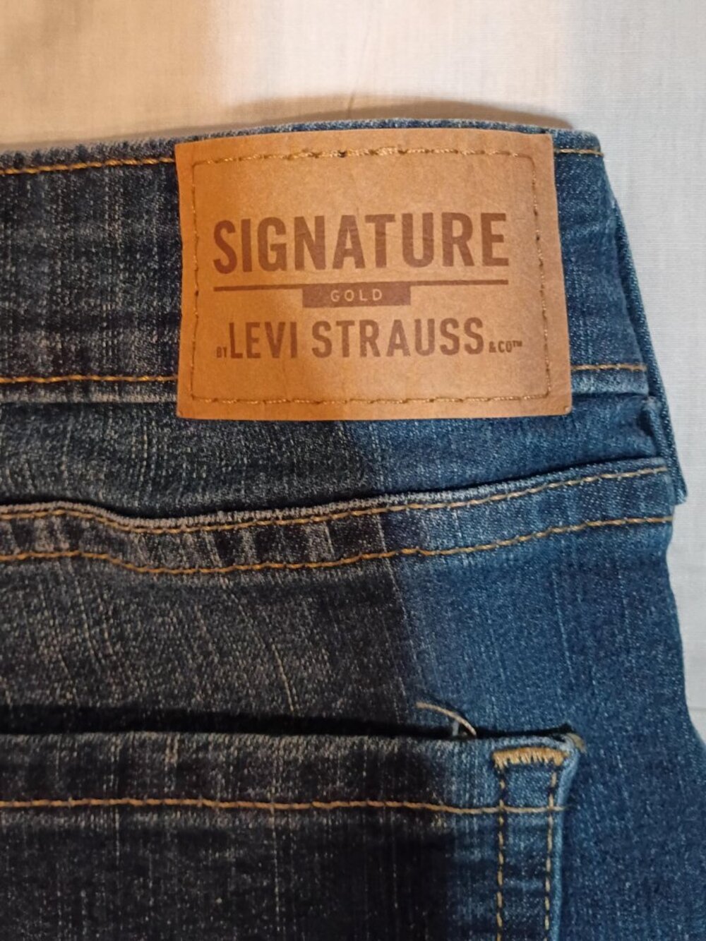 Signature Levi Strauss/Shorts/Womens 14/Medium Wash/Mid Rise Cuffed Denim Stretc - Picture 7 of 7